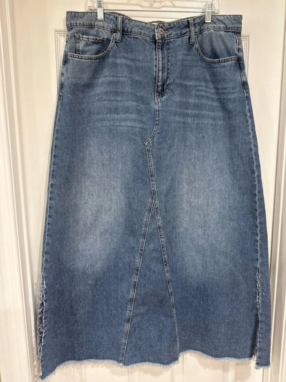 Lucky Brand SZ 16/33 Maxi Denim Skirt Side Slits Frayed Hem Blue Medium Wash
